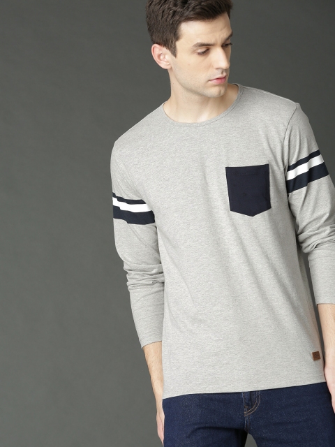 

Roadster Men Grey Melange Solid Round Neck T-shirt