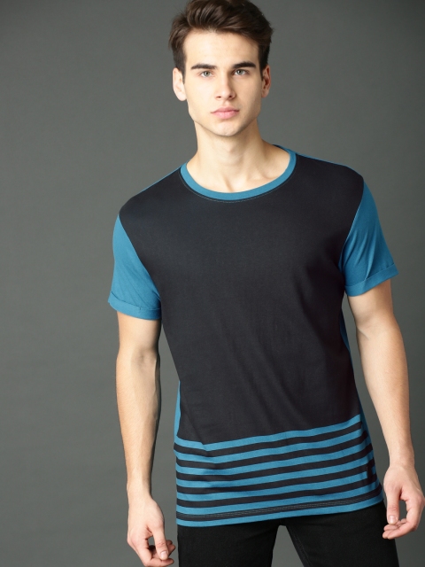 

Roadster Men Black & Teal Blue Striped Round Neck T-shirt