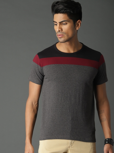 

Roadster Men Charcoal Grey & Maroon Colourblocked Round Neck T-shirt, Grey melange
