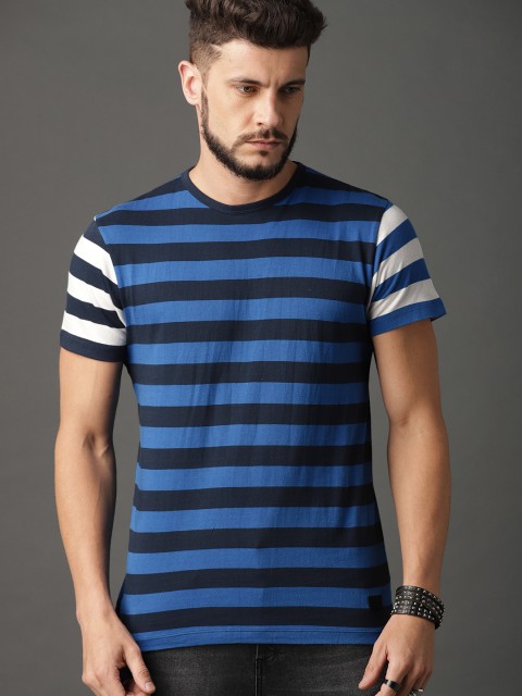 

Roadster Men Blue & Black Striped Round Neck T-shirt