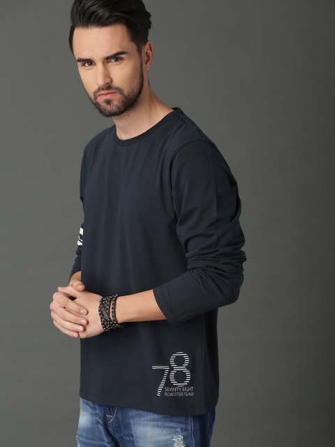 

Roadster Men Navy Blue Solid Round Neck T-shirt