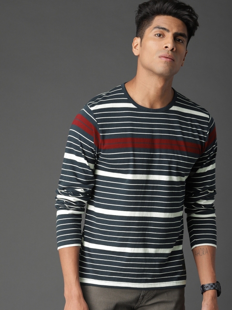 

Roadster Men Navy Blue & White Striped Round Neck T-shirt