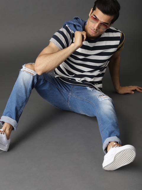 

Roadster Men Navy Blue & White Striped Round Neck T-shirt