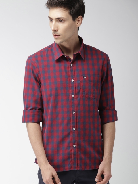 

Arrow Sport Men Red & Navy Blue Slim Fit Checked Casual Shirt