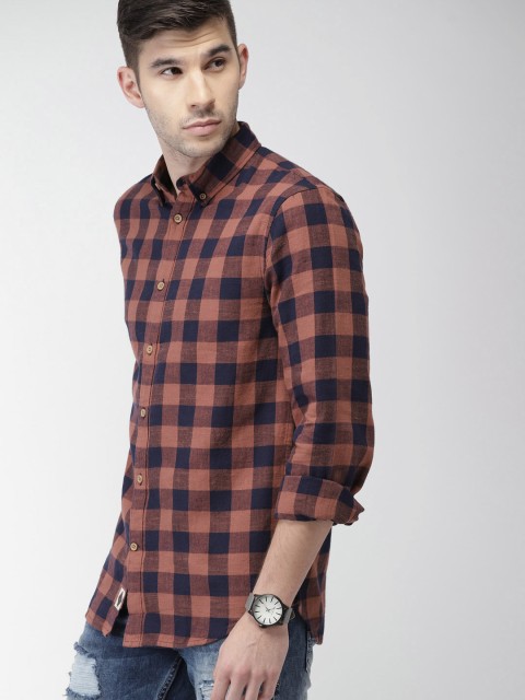 

Celio Men Red & Navy Blue Regular Fit Checked Casual Shirt