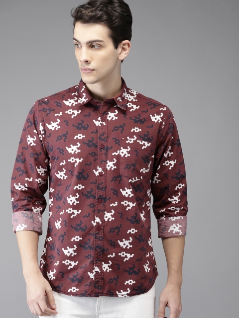 

HERE&NOW Men Maroon Regular Fit Printed Casual Shirt