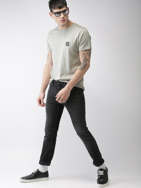 

Tommy Hilfiger Men Grey Solid Round Neck T-shirt