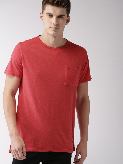 

Tommy Hilfiger Men Magenta Solid Round Neck T-shirt