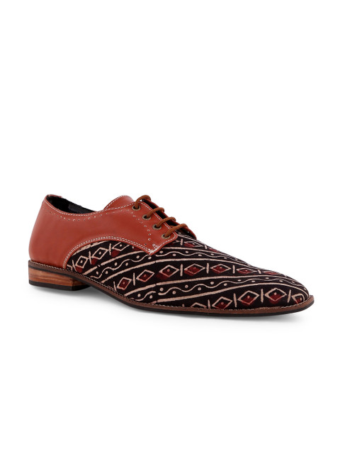 

Kanvas Men Brown & Multi-Colored Printed Derbys