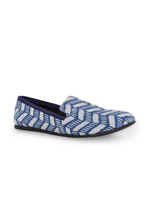 

Kanvas Men Blue & White Printed Slip-On Sneakers
