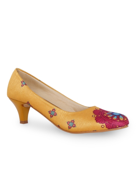 

Kanvas Women Mustard Printed Pumps