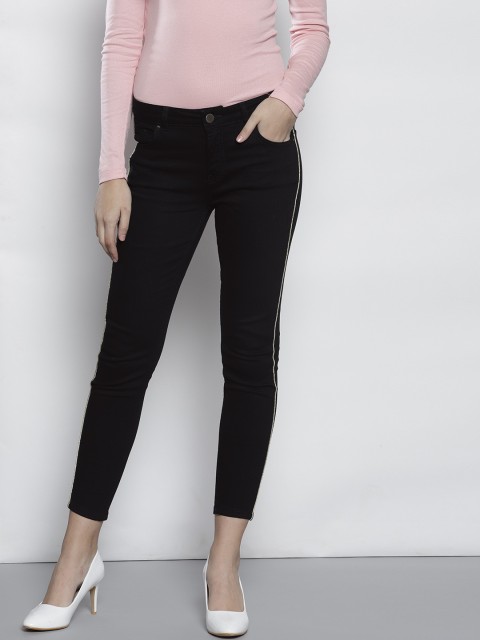 

DOROTHY PERKINS Women Black Regular Fit Mid-Rise Clean Look Stretchable Cropped Jeans