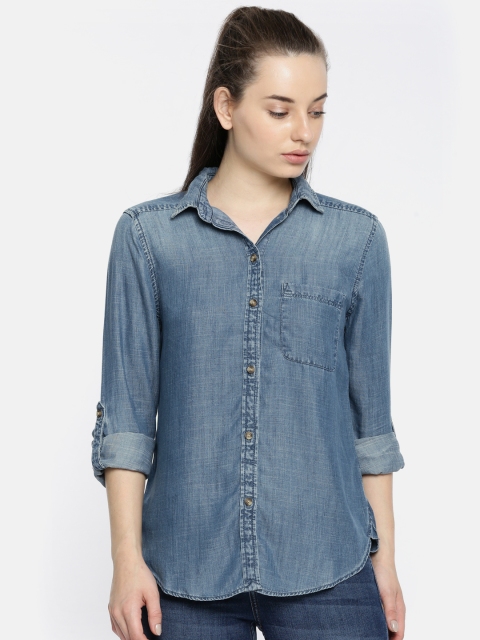 

AMERICAN EAGLE OUTFITTERS Women Blue Regular Fit Faded Casual Chambray Shirt