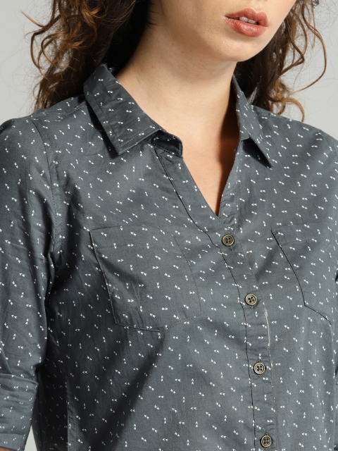 

Roadster Women Grey & White Regular Fit Printed Casual Shirt
