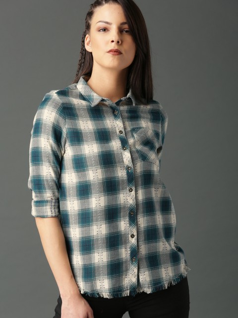 

Roadster Fast and Furious Women Off-White & Green Regular Fit Checked Casual Shirt