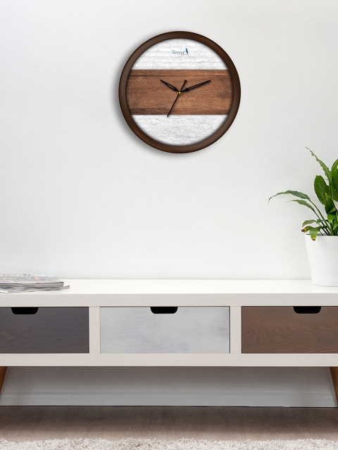 

Story@home Brown Round Textured Analogue Wall Clock