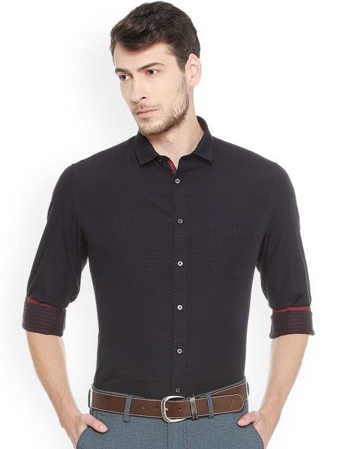 

Van Heusen Sport Men Black Slim Fit Self Design Casual Shirt