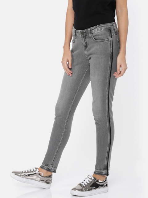 

Wrangler Women Grey Coryn Skinny Fit Mid-Rise Clean Look Stretchable Cropped Jeans