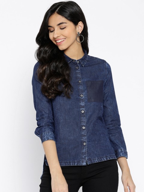 

Wrangler Women Blue Faded Chambray Shirt
