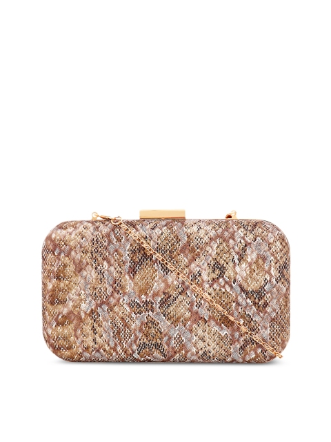 

Berrypeckers Gold-Toned & Beige Textured Clutch