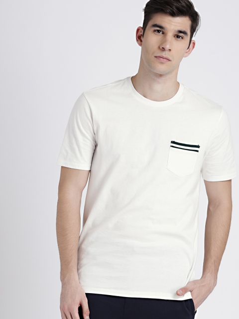 

GAP Men's Off-White Pocket T-Shirt