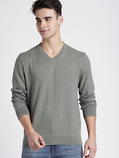 

GAP Men's Grey Budding V-Neck Pullover Sweater