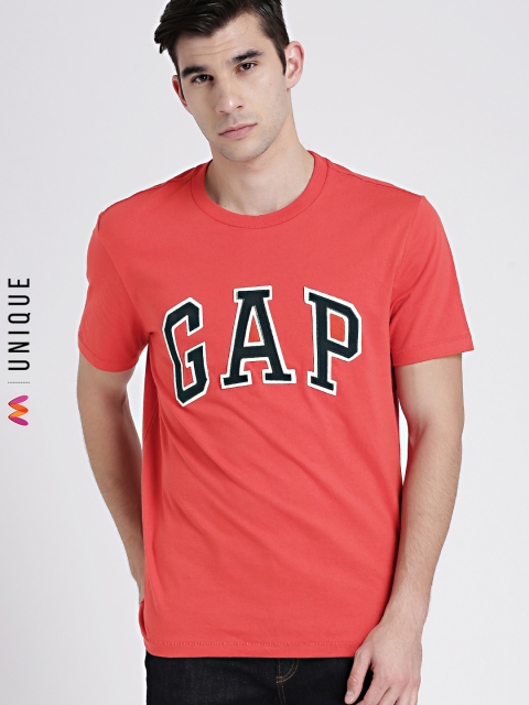 

GAP Men's Red Logo Crewneck T-Shirt