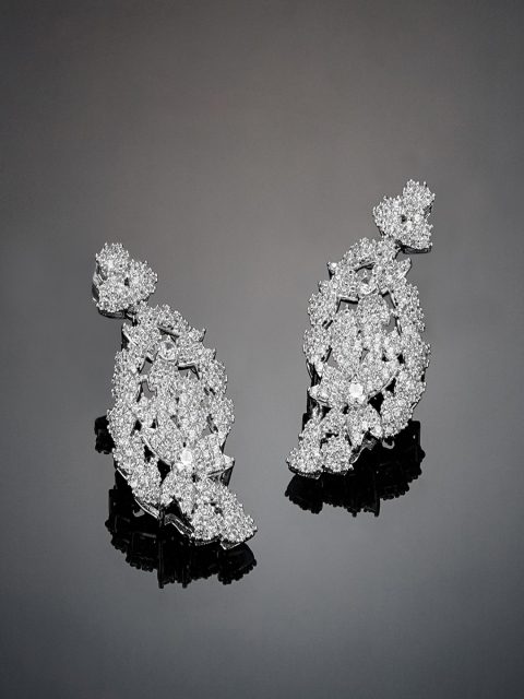 

shaze Silver-Plated Leaf Shaped Drop Earrings