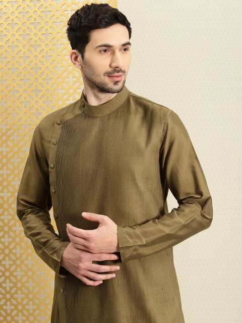 

House of Pataudi Men Deep Gold-Brown Pin Tuck Kurta With Churidar