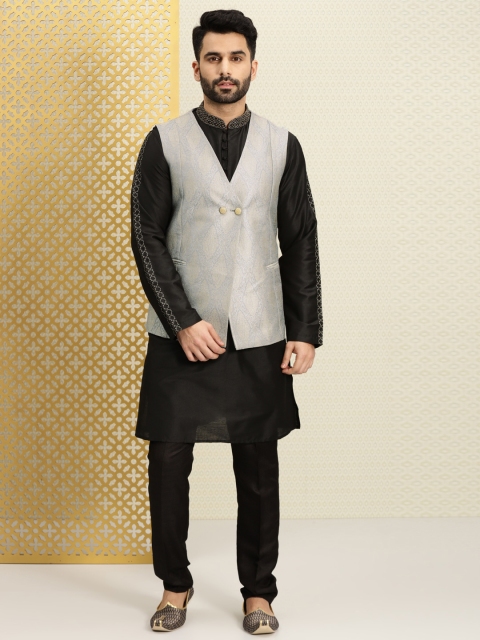 

House of Pataudi Men Silver Jacquard Nehru Jacket & Black Embroidered Kurta with Churidar