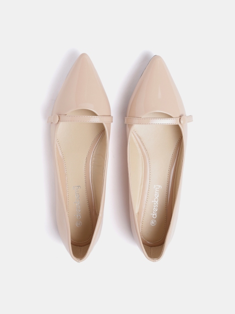 

DressBerry Women Nude-Coloured Solid Ballerinas