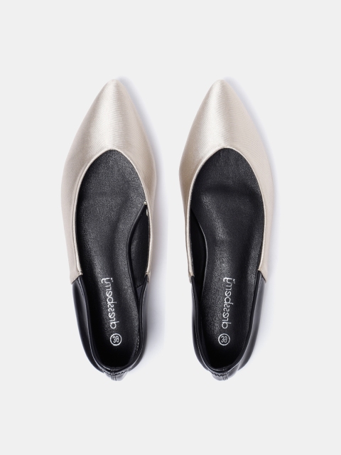 

DressBerry Women Gold-Toned & Black Colourblocked Ballerinas