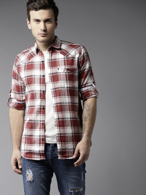 

DENNISON Men Red & White Slim Fit Checked Casual Shirt
