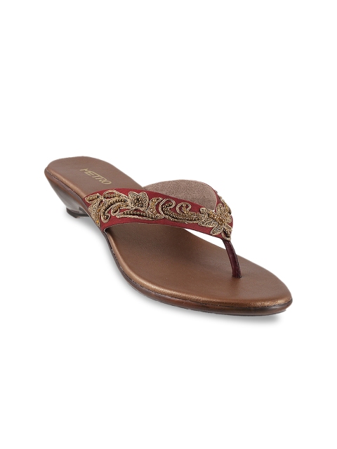

Metro Women Maroon Woven Design Heels