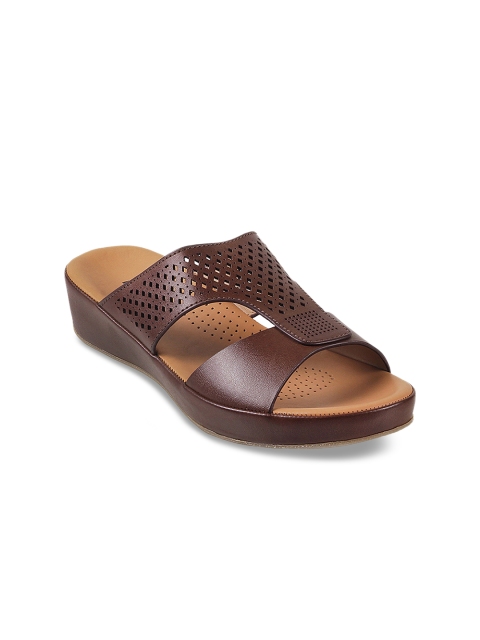 

Metro Women Brown Solid Sandals