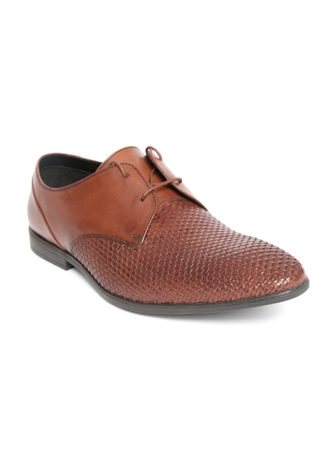 

Clarks Men Brown Textured Leather Semiformal Derbys