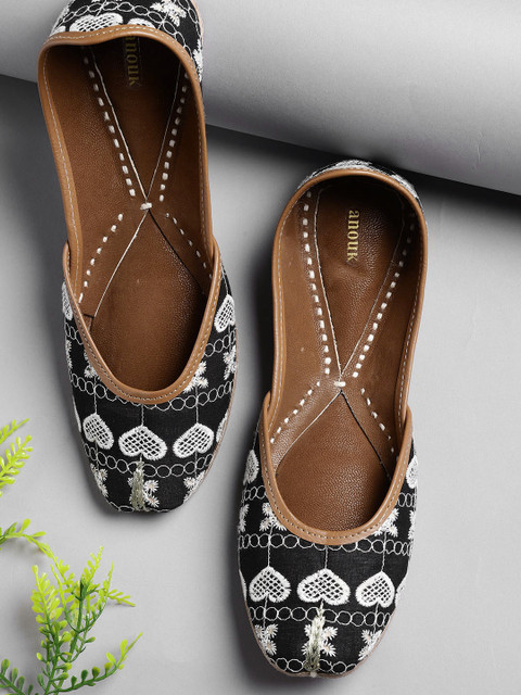 

Anouk Women Black & Off-White Embroidered Mojaris