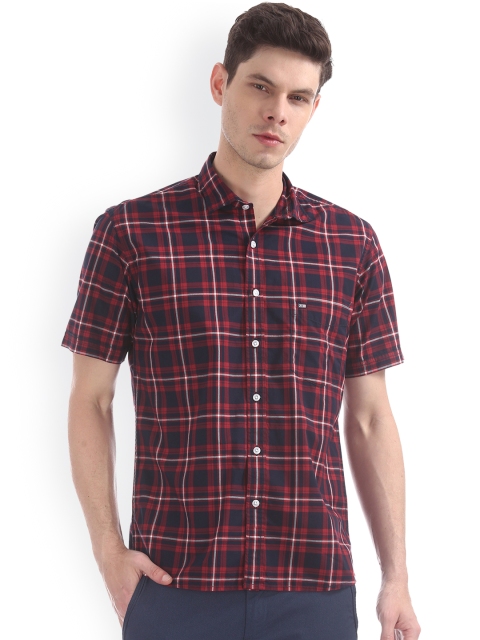 

Arrow Men Maroon & Navy Blue Regular Fit Checked Casual Shirt