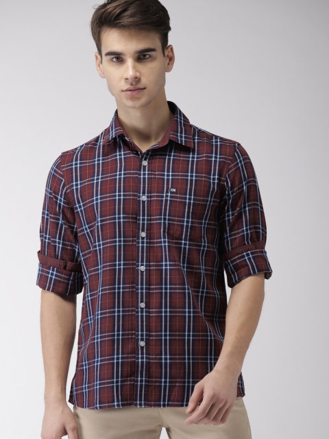 

Arrow Men Maroon & Navy Blue Slim Fit Checked Casual Shirt