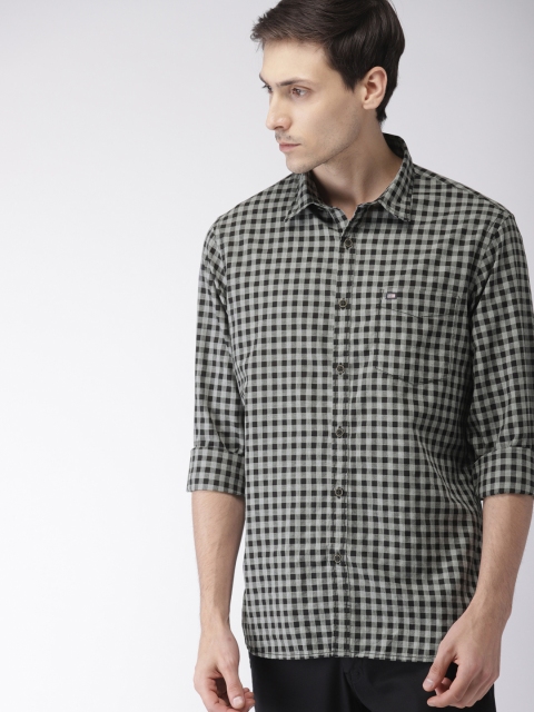 

Arrow Sport Men Grey & Black Slim Fit Checked Casual Shirt