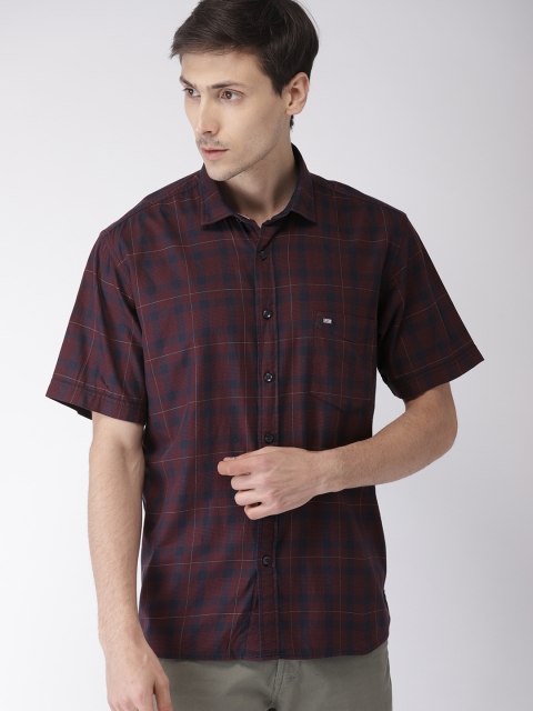 

Arrow Sport Men Burgundy Regular Fit Checked Casual Shirt