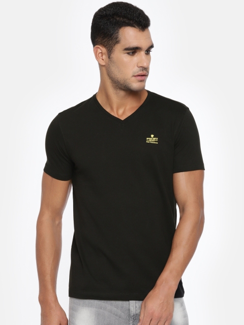 

SPYKAR Men Black Solid V-Neck T-shirt