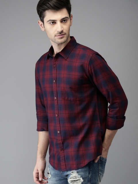 

HERE&NOW Men Navy Blue & Maroon Regular Fit Checked Casual Shirt