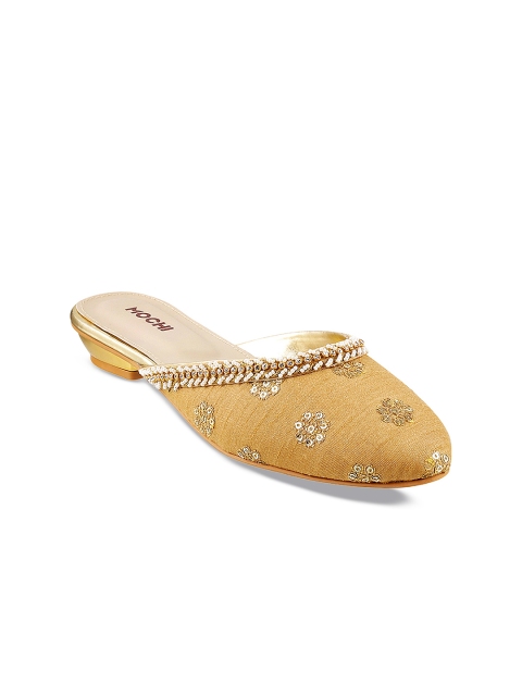 

Mochi Women Gold-Toned Woven Design Sandals
