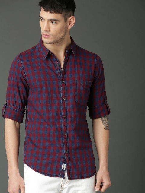

Roadster Fast and Furious Men Red & Blue Regular Fit Checked Casual Shirt