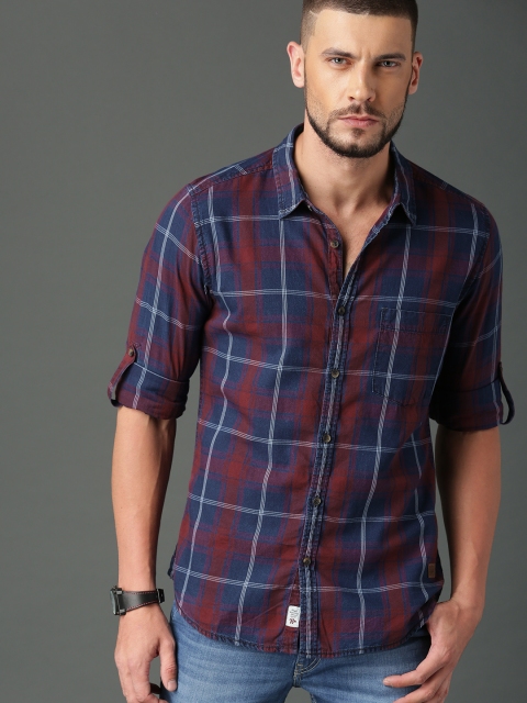 

Roadster Fast and Furious Men Navy Blue & Red Regular Fit Checked Casual Shirt