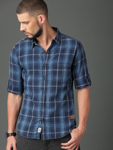 

Roadster Men Navy Blue & Blue Regular Fit Checked Casual Shirt