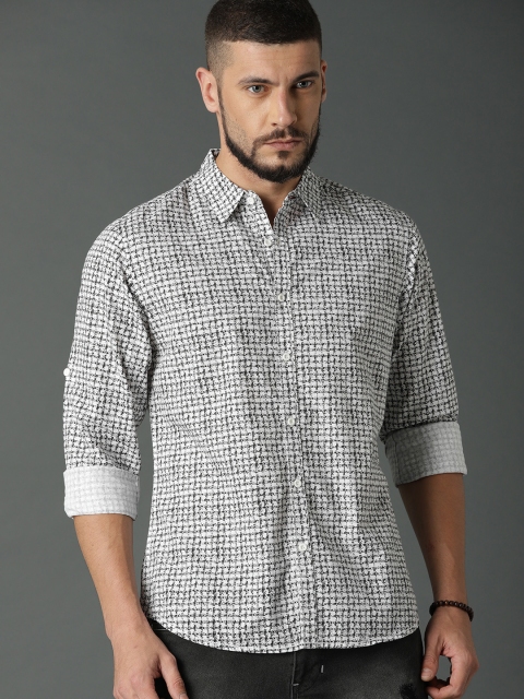 

Roadster Fast and Furious Men Black & White Regular Fit Checked Casual Shirt