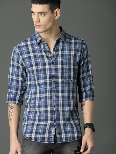 

Roadster Men Blue & White Checked Casual Shirt