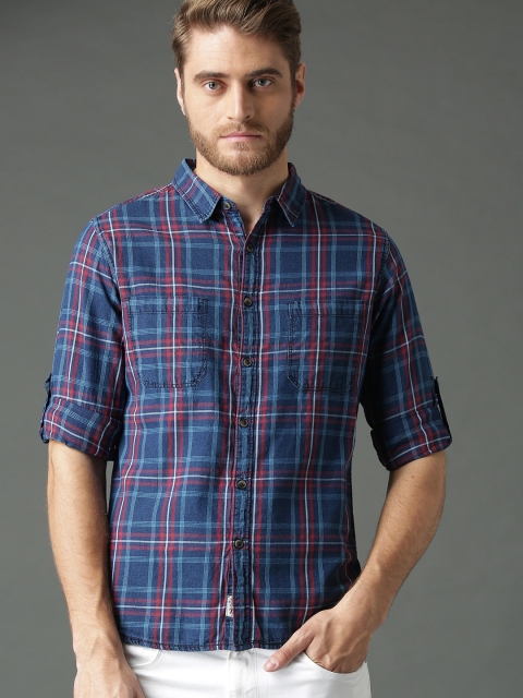 

Roadster Men Blue & Red Regular Fit Checked Casual Shirt